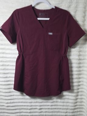0421 Figs Women's V-Neck Scrub Top in Burgundy
